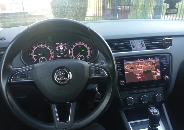 Skoda Octavia cena 48000 przebieg: 200000, rok produkcji 2018 z Woźniki małe 781